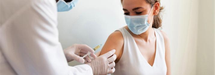 Rischio trombosi con vaccino AstraZeneca: i sintomi sospetti Rischio trombosi con vaccino AstraZeneca: i sintomi sospetti