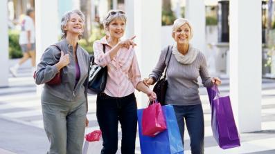 Alleviare i disturbi caratteristici e gli sbalzi umorali della menopausa è possibile. Per farlo bisogna partire da una corretta alimentazione. alimentazione in menopausa cosa mangiare