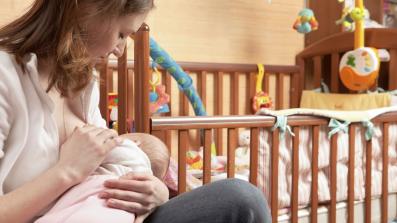 La corretta alimentazione della donna durante l'allattamento prevede una dieta bilanciata e varia, ricca di proteine, vitamine e calcio. allattamento guida a una dieta bilanciata