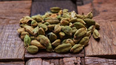 cardamomo proprieta e controindicazioni