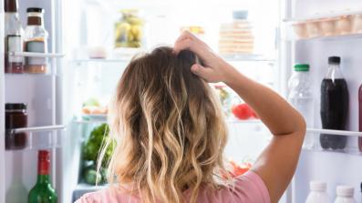È soprattutto in estate che bisogna far attenzione ai metodi di conservazione degli alimenti. Un decalogo ci dice come evitare le tossinfezioni. come difendersi dalle tossinfezioni estive le regole contro le intossicazioni alimentari