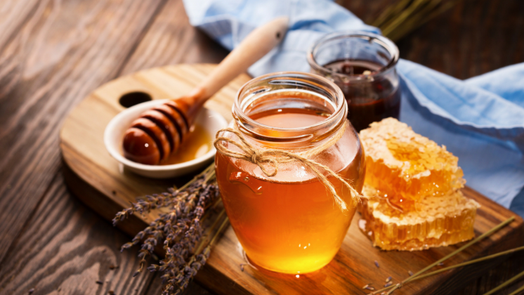 Miele: proprietà curative e benefici per la salute