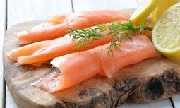Salmone affumicato: proprietà nutritive e rischi per la salute
