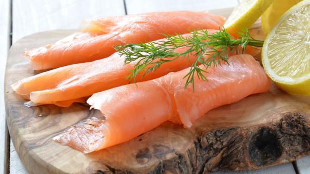 Salmone affumicato: proprietà nutritive e rischi per la salute