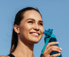 Acqua Minerale Per Un Sorriso Smagliante! Idratarsi Fa Bene Anche Ai Denti