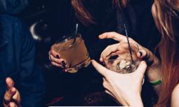 Binge Drinking, i pericoli dell'abbuffata alcolica