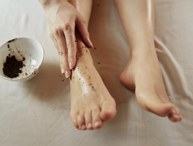 Come fare lo scrub? I consigli per purificare la pelle