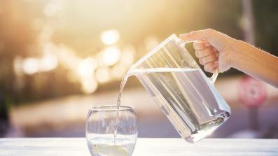 corretta idratazione quanta acqua bere al giorno