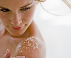 Peeling ed esfoliazione chimica per la cura della pelle