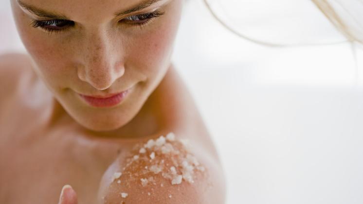 Peeling ed esfoliazione chimica per la cura della pelle