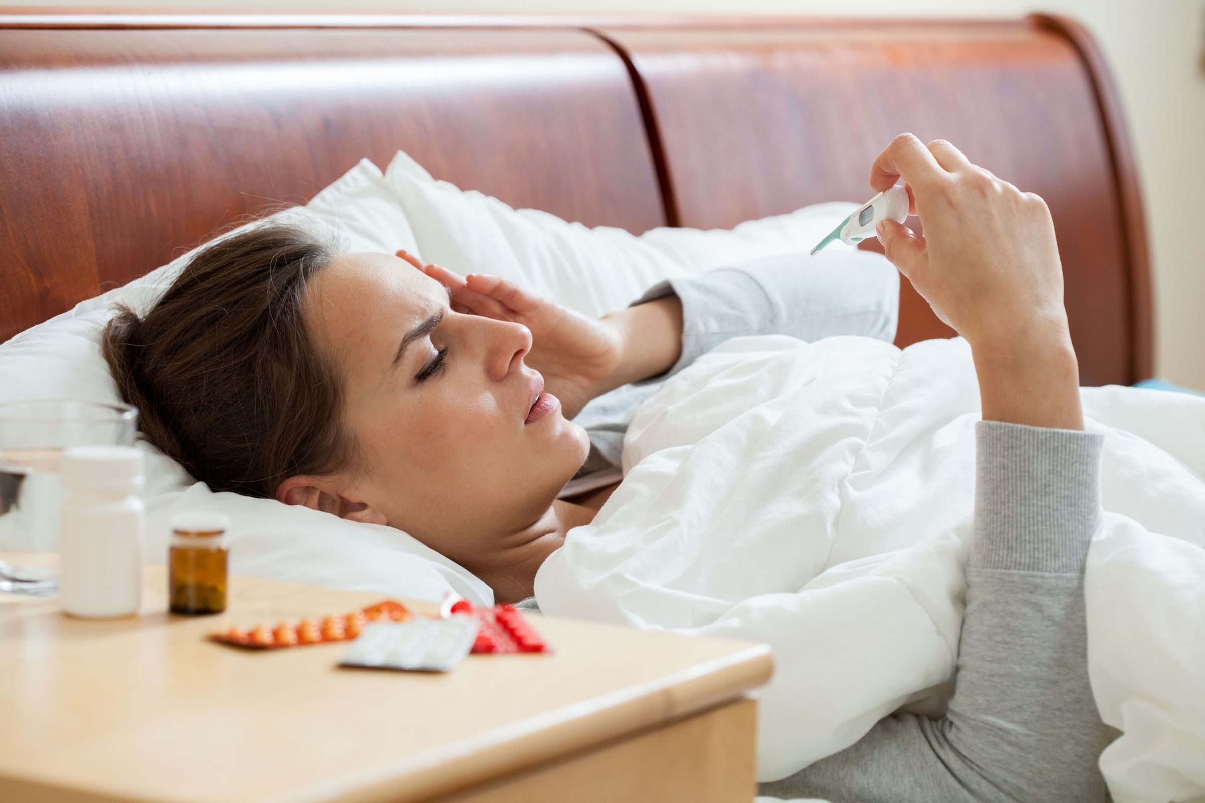 Anche il sistema immunitario ha bisogno del giusto riposo per poter funzionare al meglio. Infatti, in una situazione di deprivazione del sonno il nostro sistema immunitario non è abbastanza forte da debellare velocemente i virus con cui entra in contatto e questo significa che si ha una maggiore probabilità di prendere... Prendi tutti i virus che ci sono in giro