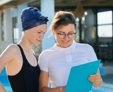 La mente prima del tuffo: la preparazione psicologica nel nuoto agonistico