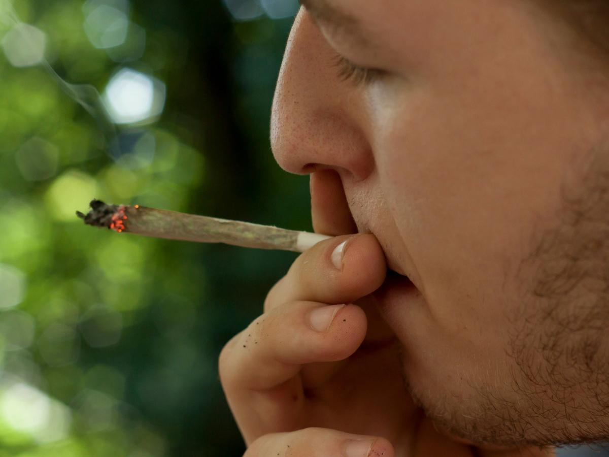 È legale fumare erba in Italia?