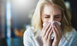 Come distinguere i sintomi del Covid dall'influenza