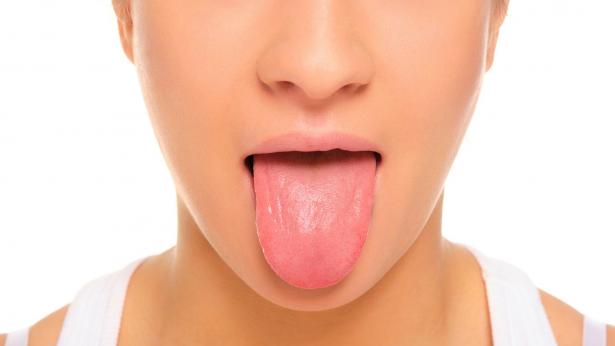 La lingua gialla: ecco tutte le possibili cause e alcuni rimedi