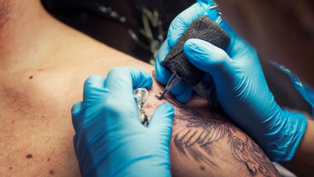 Tatuaggi e rischio melanoma nascosto