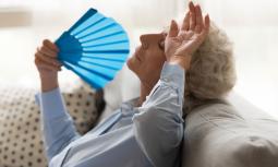 Vampate di calore in menopausa: cosa fare?