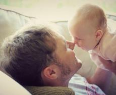 Congedo di paternità: cos'è, come funziona e come si richiede