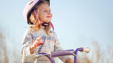 bambini in bicicletta