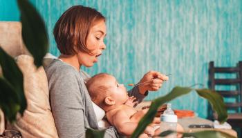 Svezzamento neonato: quando iniziare? 
