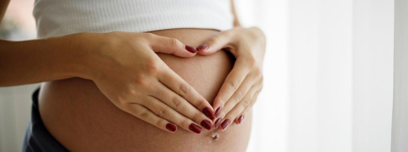Vaccini contro il Covid in gravidanza e allattamento: come comportarsi
