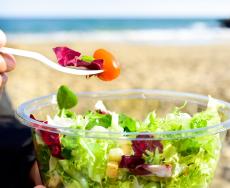 Alimentazione al mare: cosa mangiare in spiaggia