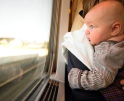 Viaggiare con un neonato: i consigli per vacanze in sicurezza