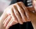 Artrosi della mano: come si manifesta e cosa fare