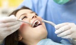 Carie dentaria: come si presenta e come si previene