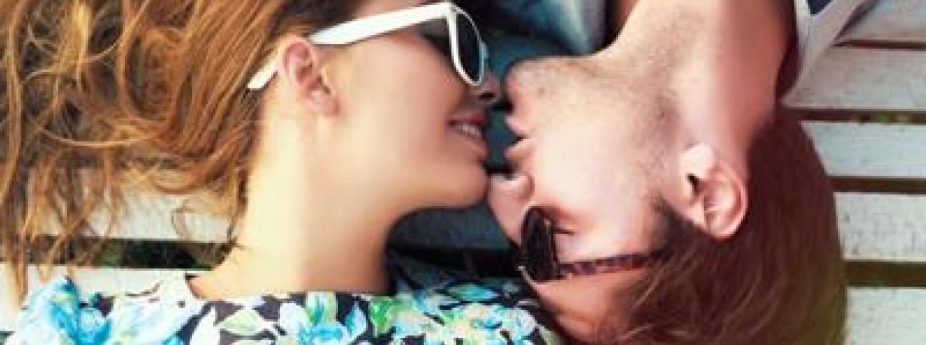 7 psicologi su 10 promuovono il bacio: aiuta a vivere meglio