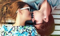 7 psicologi su 10 promuovono il bacio: aiuta a vivere meglio