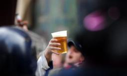 Alcol: in Italia 1 mln di alcolisti, solo il 10% viene curato