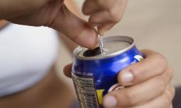 Bere bevande zuccherate raddoppia il rischio di diabete