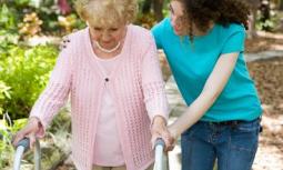Disabili: verso riconoscimento figura caregiver familiari