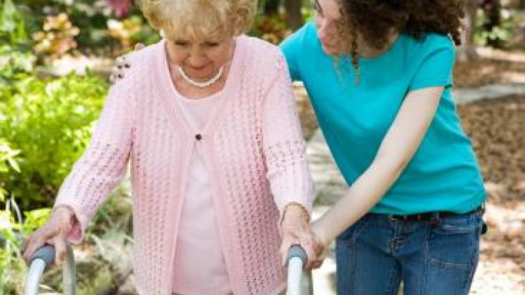 Disabili: verso riconoscimento figura caregiver familiari