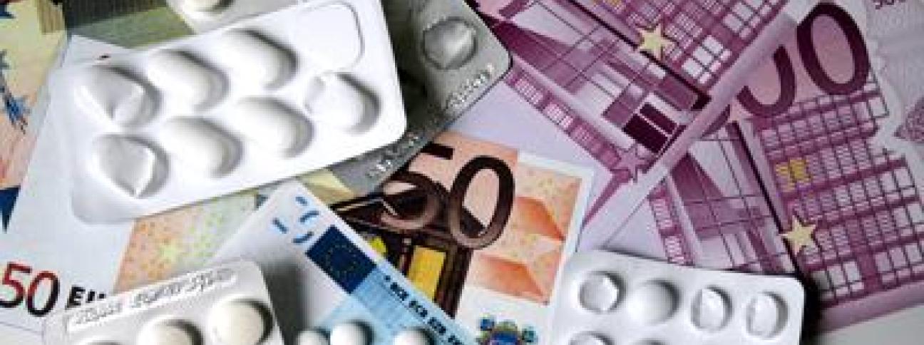 Farmaci: indagine Aifa, un italiano su 4 li ha acquistati su web