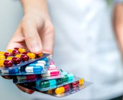 Gli antibiotici uccidono i batteri buoni: lo studio del professor Blaser