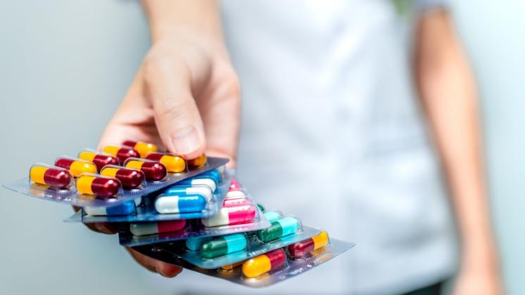 Gli antibiotici uccidono i batteri buoni: lo studio del professor Blaser