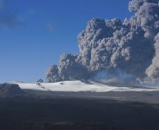 Nube di cenere dal vulcano islandese: quali pericoli per la salute?
