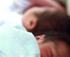 Pediatria: Gb, nati 3 gemelli perfettamente identici, 1 caso su 200 milioni