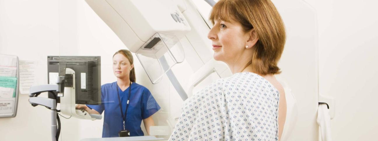 Quando fare la mammografia? Dipende dalla menopausa