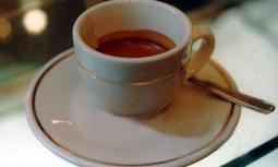 Rischio disidratazione in estate: gli esperti assolvono il caffè