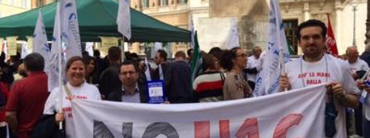 Sanità: sindacati in piazza, Renzi giù le mani dall'assistenza medica notturna
