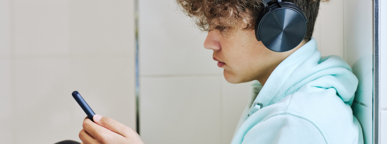 Smartphone, cuffiette ed Mp3: come l’udito dei teenager rischia di ammalarsi Smartphone, cuffiette ed Mp3: come l’udito dei teenager rischia di ammalarsi