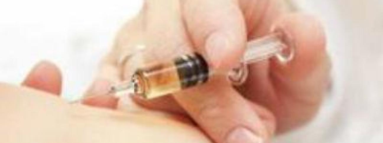 Vaccini: medico paladino su Fb, basta falsità, vanno resi obbligatori