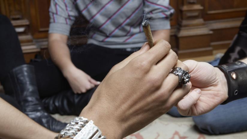 /punti-di-vista/al-volante-dopo-aver-fatto-uso-di-cannabis/al-volante-dopo-aver-fatto-uso-di-cannabis.jpg /punti-di-vista/al-volante-dopo-aver-fatto-uso-di-cannabis/al-volante-dopo-aver-fatto-uso-di-cannabis.jpg