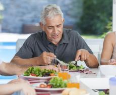 Estate: qual è l'alimentazione adatta agli anziani?
