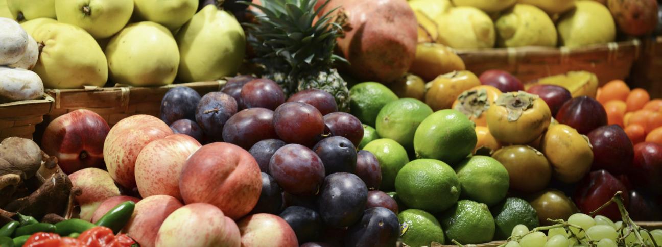 Frutta nei mercati italiani: troppo ricca di pesticidi?