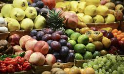Frutta nei mercati italiani: troppo ricca di pesticidi?