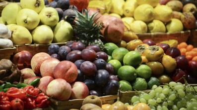 frutta nei mercati italiani troppo ricca di pesticidi